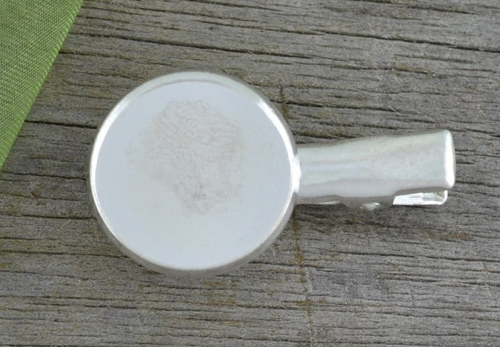 50212 Klasyczna baza spinki w kolorze srebra na kaboszon 18mm