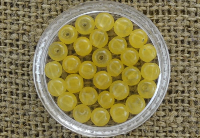 71224 Koralik szklany perełka gładka transparentna 4mm słomkowa 30szt 