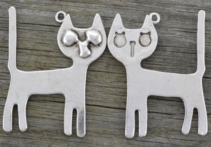 30844 Zawieszka duża kot stojący w kolorze starego srebra