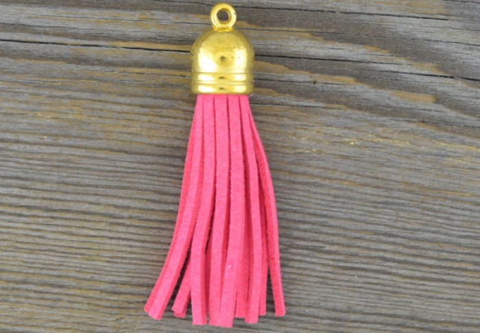 20826 Zawieszka duża frędzel w kolorze różowym