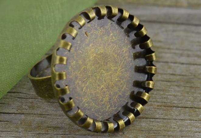 10306 Ozdobna baza pierścionka w kolorze brązu na kaboszon 20mm