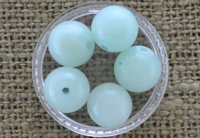 240501 Kamień naturalny jadeit 10mm miętowy 2szt
