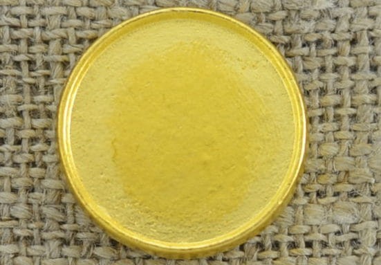 [20109] Klasyczna baza medalionu na rzemień w kolorze złotym na kaboszon 20mm