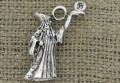 [307413] Zawieszka mała trójwymiarowa czarodziej w kolorze srebrnym