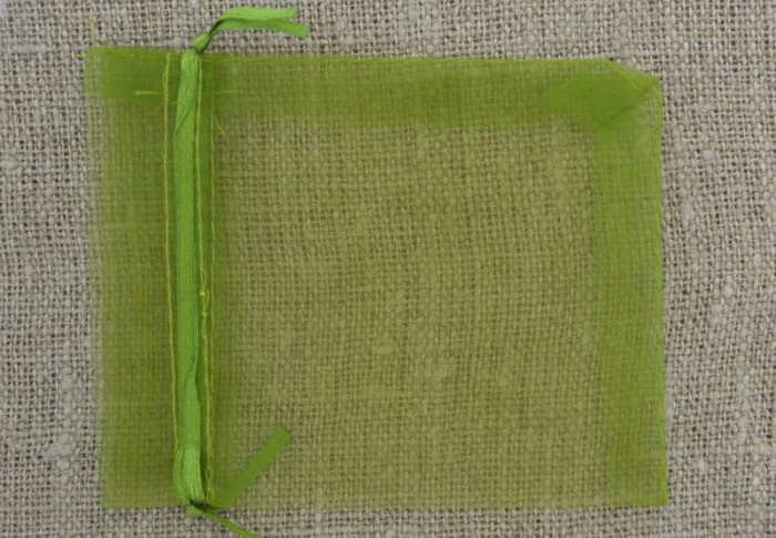 [1060283] Woreczek z organzy 12*10cm oliwkowy