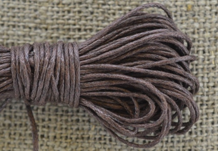 71710 Sznurek woskowany brązowy 1mm 7 metrów