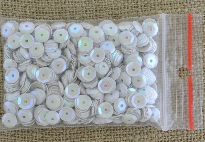  [55502] Cekiny łamane białe opalizujące 6mm 12 gram