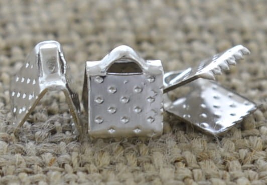 57172 Końcówka wstążki w kolorze srebra 8*6mm 20szt