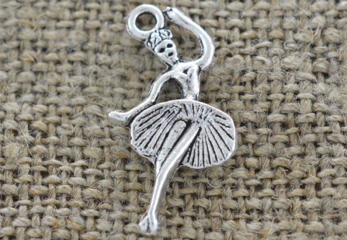  307241 Zawieszka mała baletnica w kolorze srebra 2szt