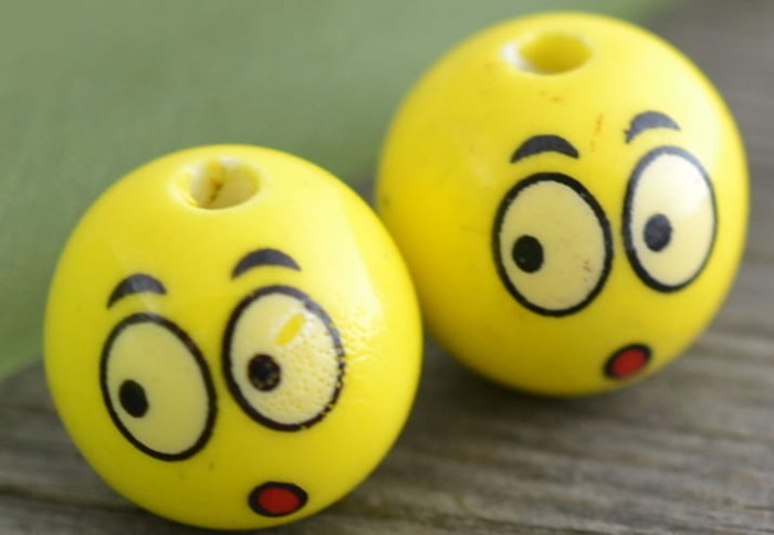 {7605161} Koralik porcelanowy twarz 14mm "zdziwiony"