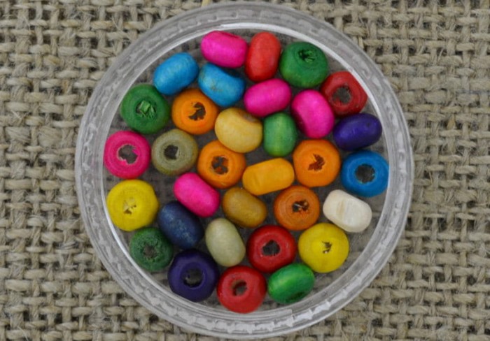 {873135} Koraliki drewniane oponki mix kolorów 4mm 200szt