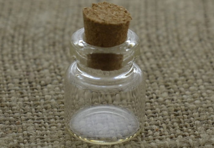  [614119] Buteleczka szklana 24*16mm z korkiem