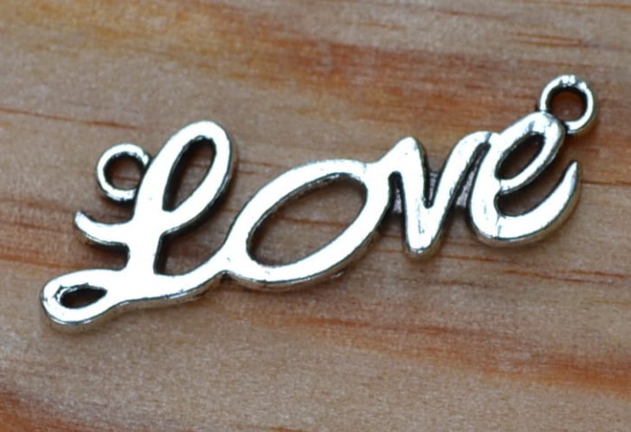 Łącznik ozdobny z napisem "LOVE" srebro