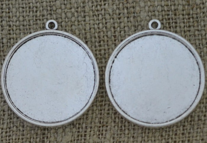 Dwustronna baza medalionu w kolorze srebra na kaboszon 30mm