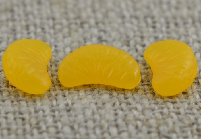 802512 Kaboszon z żywicy ćwiartka pomarańczy 12*7mm pomarańczowa