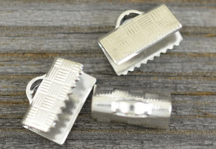 57145 Końcówka wstążki w kolorze srebra 10*5,5mm 4szt