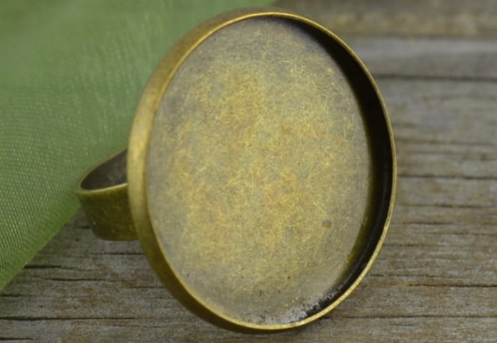 10322 Klasyczna baza pierścionka w kolorze brązu na kaboszon 23mm