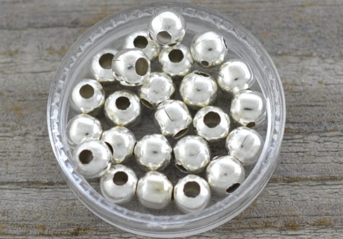 312101 Koralik ozdobny w kolorze srebra 5mm 30 szt