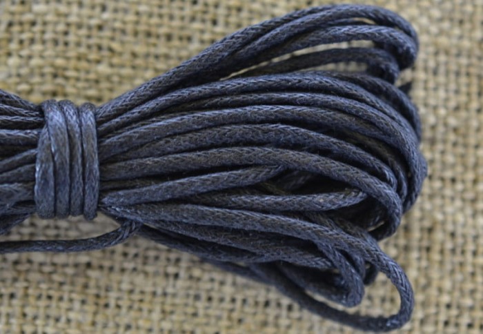 71797 Sznurek woskowany czarny 1,5mm 4 metry