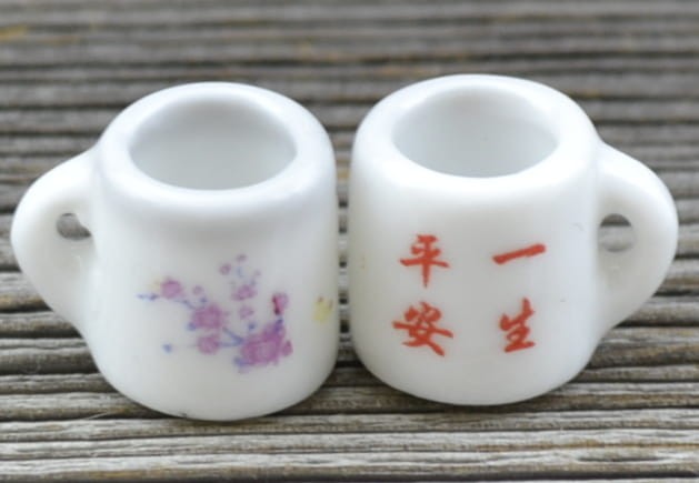 61420 Miniaturowy kubek ceramiczny róże różowe