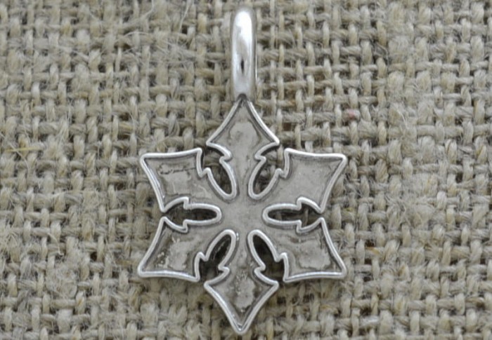 [ś07417] Zawieszka metalowa mała płatek śniegu 28*17,5mm w kolorze srebrnym
