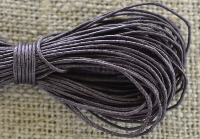 71762 Sznurek woskowany brązowy ciemny 1mm 7 metrów