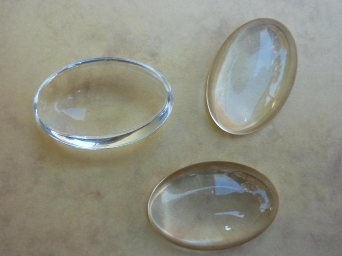 Kaboszon szklany owalny 10*14 mm