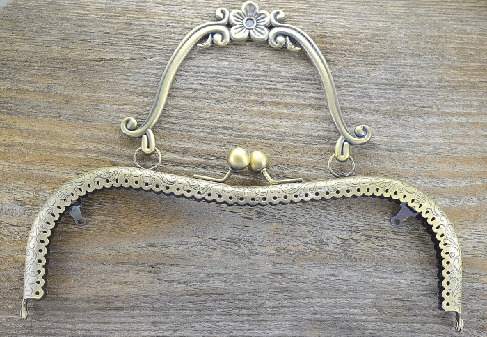 k0104 Ozdobne bigle do torebki w kolorze brązowym 