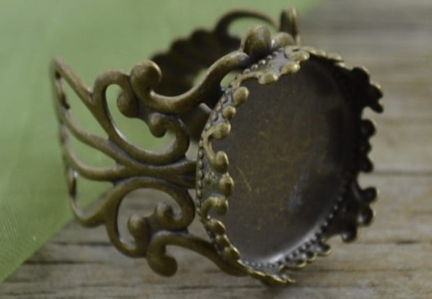 10378 Ozdobna baza pierścionka w kolorze brązu na kaboszon 15mm