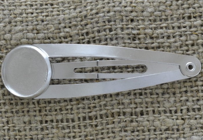 50516 Klasyczna baza spinki do włosów w kolorze srebrnym na kaboszon 12mm