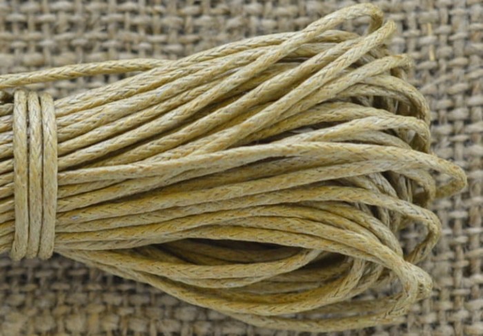71730 Sznurek woskowany w kolorze lnu 1mm 7 metrów