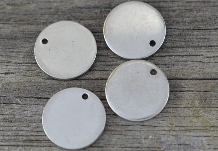 {307147} Zawieszka ze stali nierdzewnej okrągła