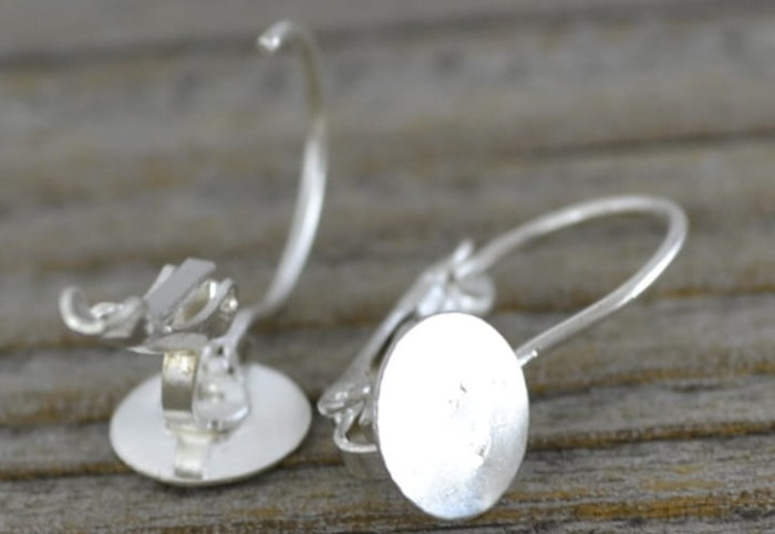 40403 Klasyczna baza kolczyka na biglu angielskim na kaboszon 8mm