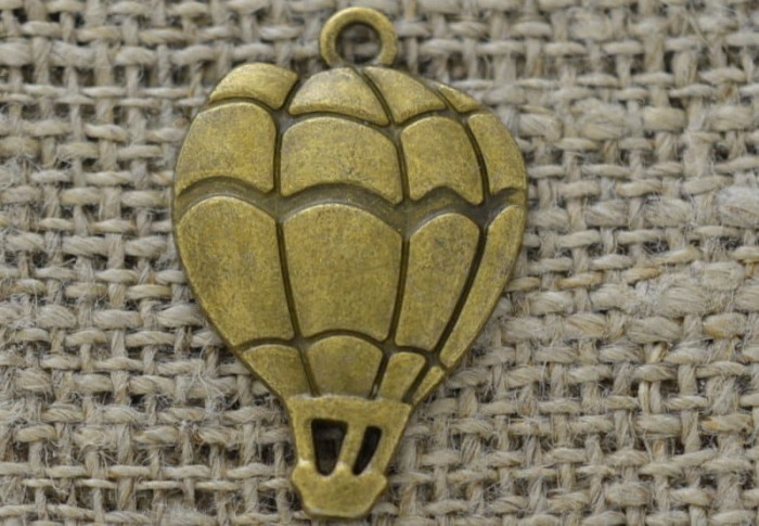 107289 Zawieszka mała balon w kolorze brązu