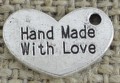 [307369] Zawieszka mała serce "Hand Made With Love" w kolorze srebrnym