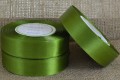 [825020] Wstążka satynowa 25mm 32mb oliwkowa
