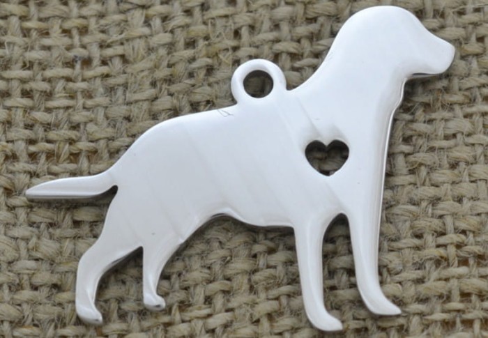 [307426] Zawieszka mała ze stali nierdzewnej pies w kolorze srebrnym