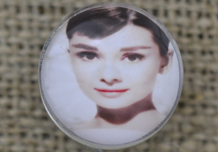 31830 Nap z kaboszonem z obrazkiem Audrey Hepburn 18mm