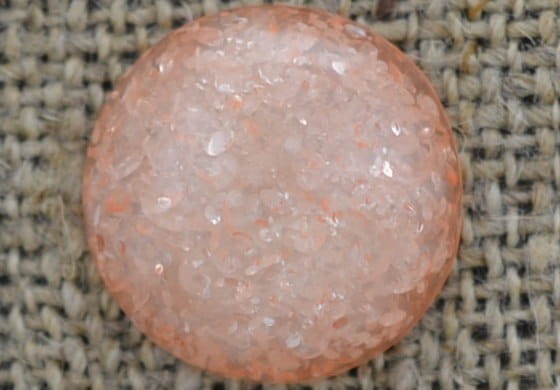 046221 Kaboszon z żywicy crackle 20mm morelowy 2szt
