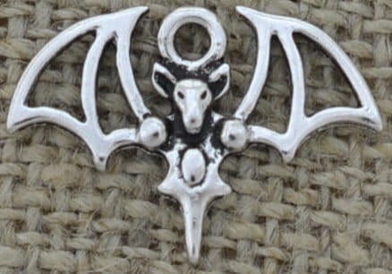 Zawieszka mała nietoperz kolor srebrny