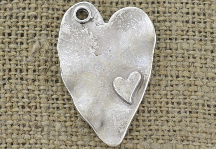 307348 Zawieszka mała serduszko w kolorze srebrnym