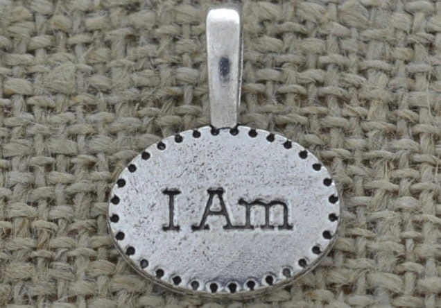 Zawieszka mała "I Am" kolor srebrny