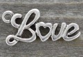 307339 Zawieszka mała Love w kolorze srebra 2szt