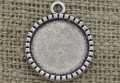 30173 Ozdobna baza medalionu w kolorze srebrnym na kaboszon 18mm