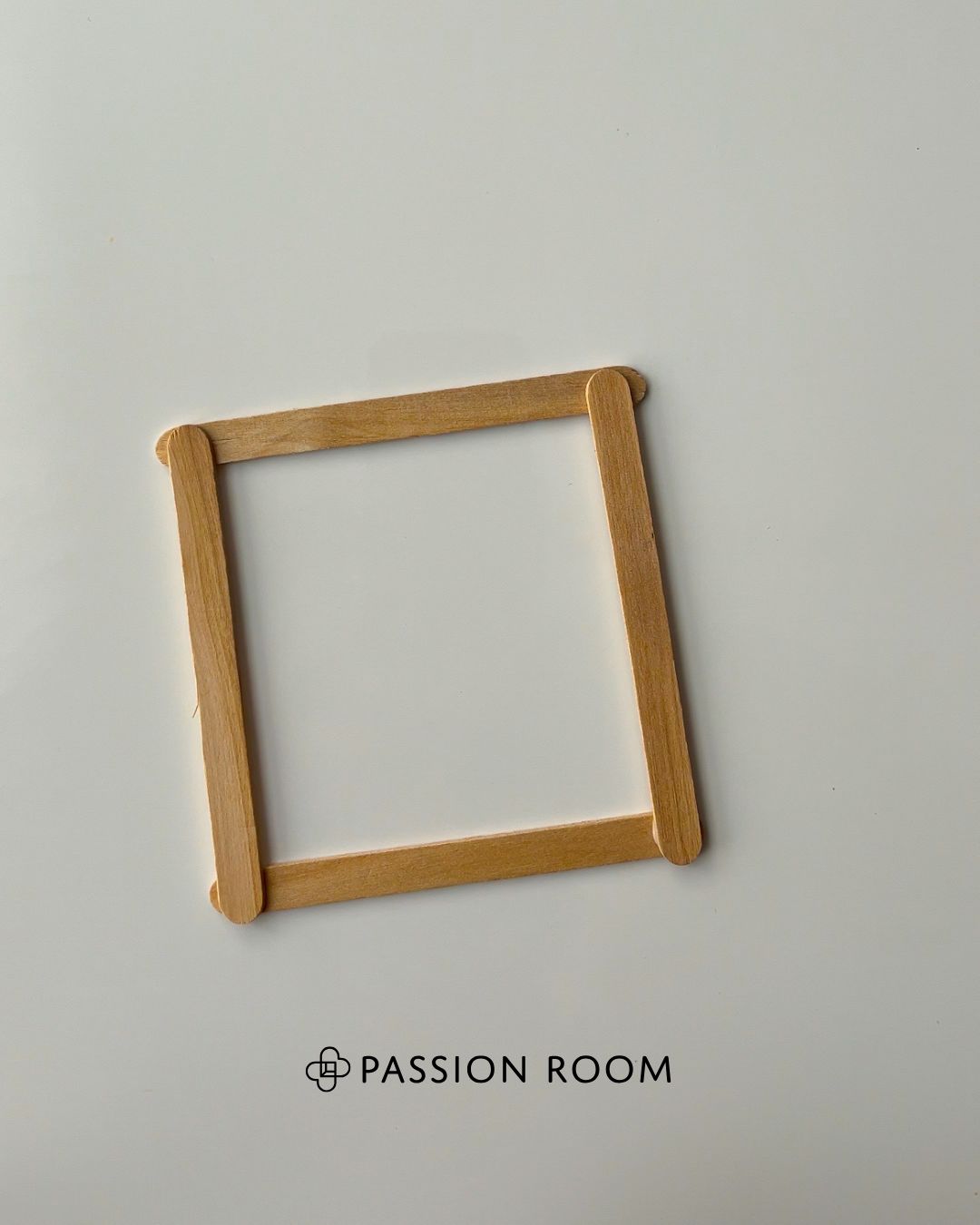 Ramka ze sklejonych patyczków kreatywnych