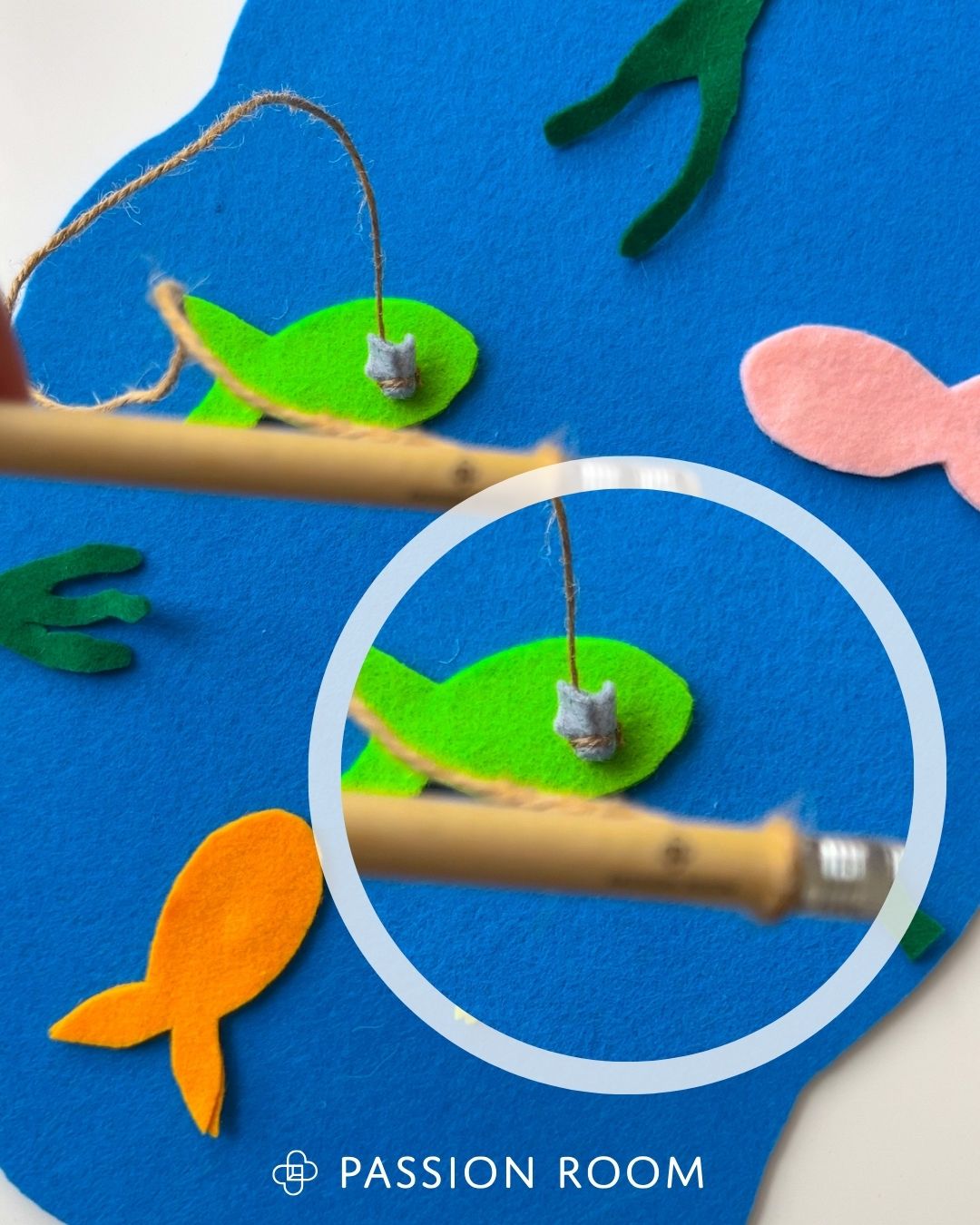 Wędka do rybek z ołówka, sznurka, filcu i magnesu