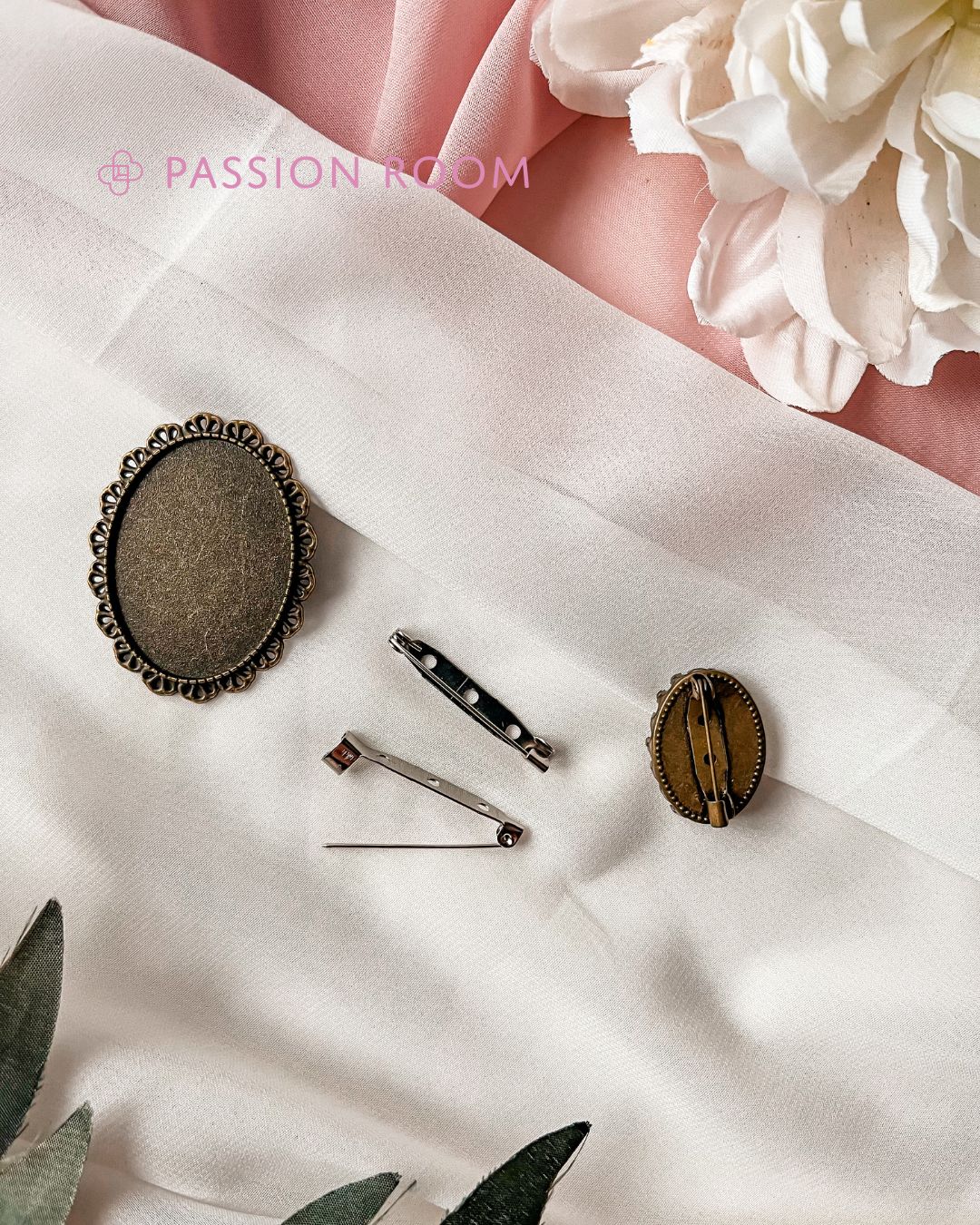 Bazy broszek w kolorach brązu i srebra