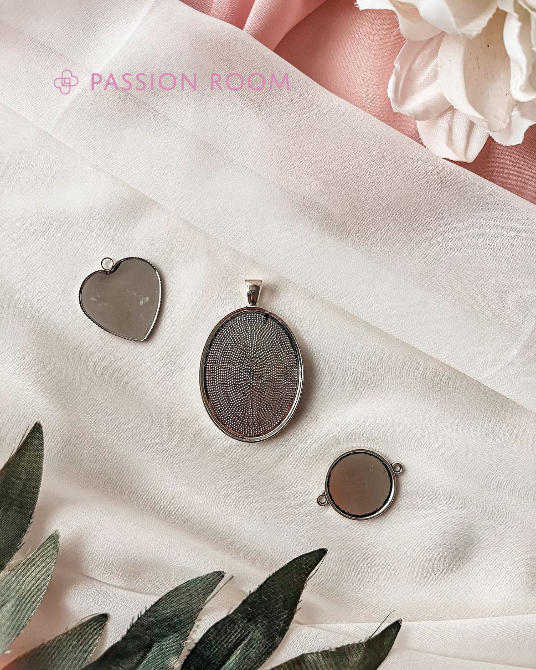 Srebrne bazy medalionów