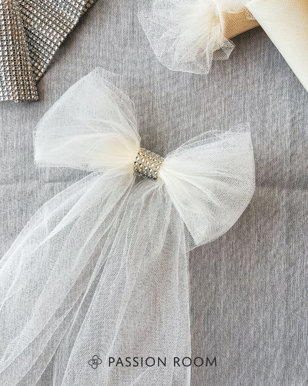 Kokarda z obrączką z cyrkonii 