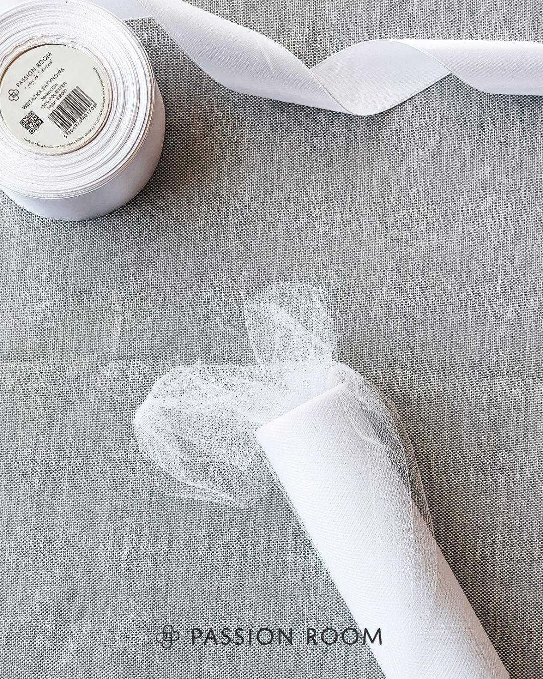 biały tiul i biała wstążka 38mm